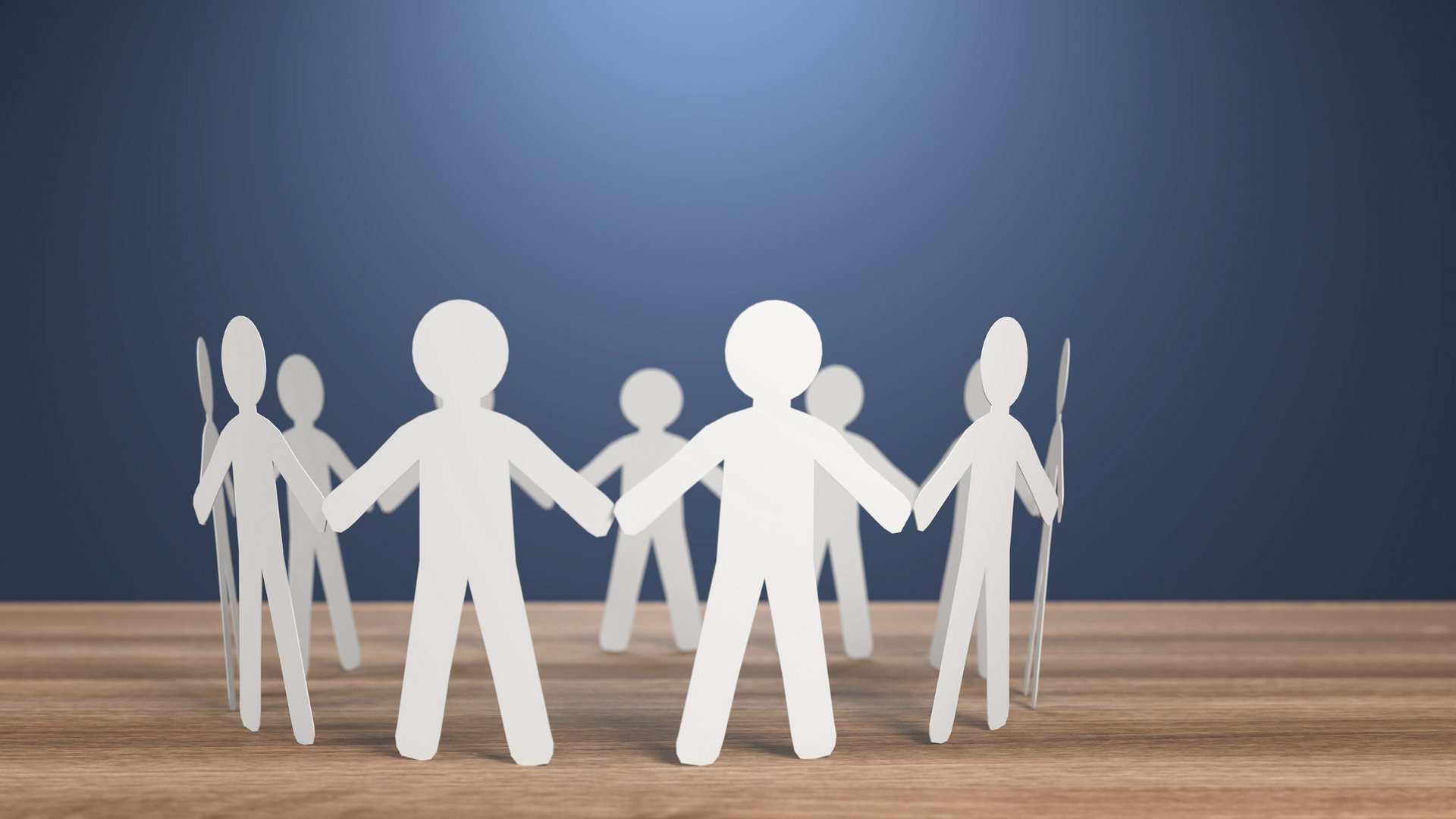 Kreis aus ausgeschnittenen stilisierten menschlichen Figuren